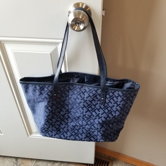 Tommy Hilfiger Monogram Faux Leather Tote - Picture 4 of 14